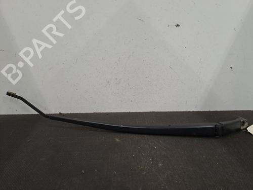Used Front windshield wiper arm TOYOTA YARIS CROSS (MXP_) 1.5 Hybrid (MXPJ10) (116 hp) 29146982