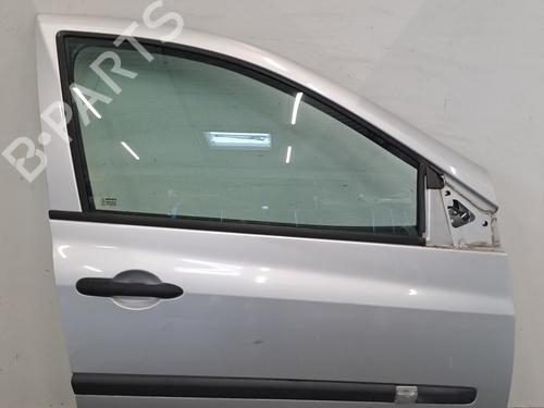 Used Right front door RENAULT CLIO III (BR0/1, CR0/1) 1.5 dCi (C/BR0G, C/BR1G) (68 hp) 30619131