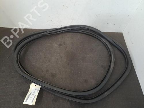 Used Rubber door seal PEUGEOT 3008 II SUV (MC_, MR_, MJ_, M4_) 1.5 BlueHDi 130 (131 hp) 28393374