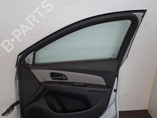 right-front-door-chevrolet-cruze-hatchback-j305-2010-28389677 main image