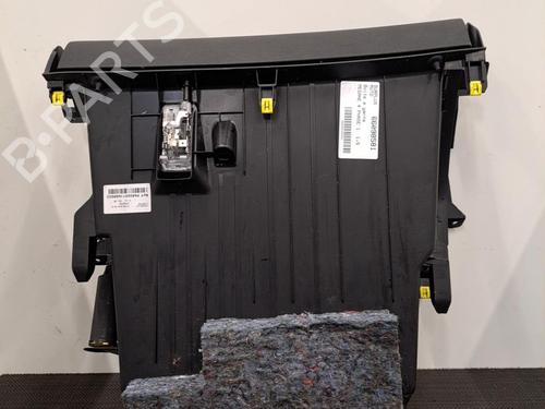 glove-box-renault-megane-iv-hatchback-b9amn_-2015-28408582 main image