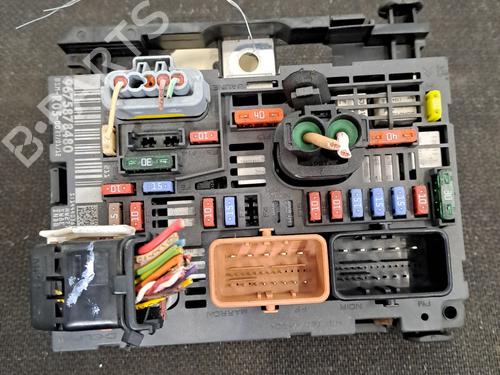 Used Fuse box PEUGEOT 308 I (4A_, 4C_) 1.6 HDi (92 hp) 28402992