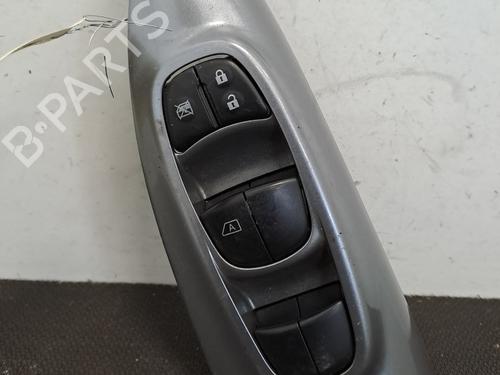 Used Left front window switch NISSAN JUKE (F15) 1.5 dCi (110 hp) 28395875