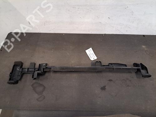 Kofangerbeslag foran NISSAN QASHQAI II (J11, J11_) 1.6 DIG-T (163 hp) 33037184