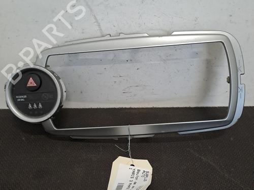 Used Warning switch TOYOTA YARIS (_P13_) 1.0 (KSP130_, KSP130) (69 hp) 28390139