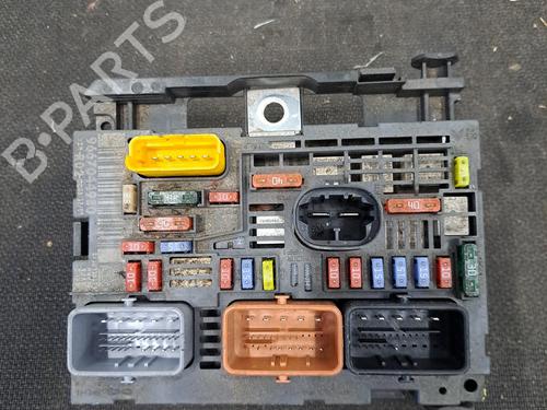 Used Fuse box PEUGEOT 5008 (0U_, 0E_) 1.6 HDi (110 hp) 30144424