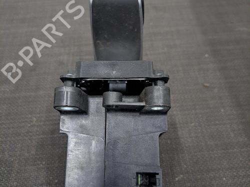 Used Gear lever Gear lever PEUGEOT 3008 II SUV (MC_, MR_, MJ_, M4_) 1.2 THP/ PureTech 130 (MRHNSM, MRHNSU, MRHNSJ, MRHNYW,... (131 hp) 28404943 28404943