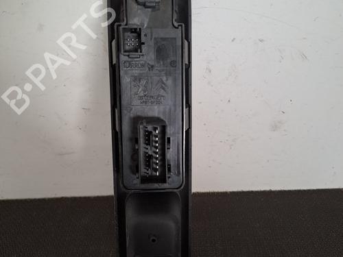 Used Left front window switch Left front window switch PEUGEOT 5008 (0U_, 0E_) 1.6 HDi (112 hp) 28389978 28389978