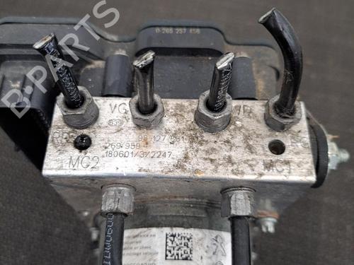 Used ABS pump PEUGEOT 3008 II SUV (MC_, MR_, MJ_, M4_) 1.2 THP/ PureTech 130 (MRHNSM, MRHNSU, MRHNSJ, MRHNYW,... (131 hp) 28404939