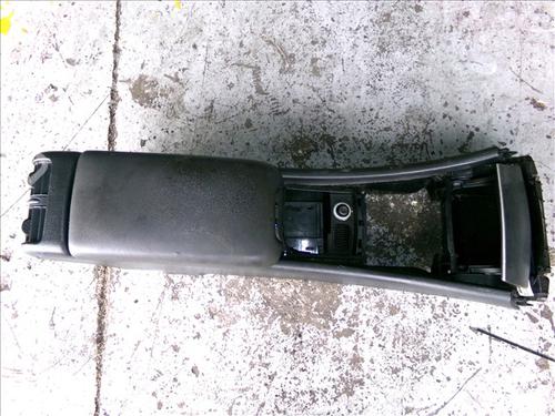 Used Armrest / Center console Armrest / Center console MERCEDES-BENZ C-CLASS Coupe (CL203) C 200 Kompressor (203.745) (163 hp) 30493954 30493954
