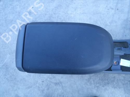 Used Armrest / Center console Armrest / Center console FORD FOCUS II Saloon (DB_, FCH, DH) 1.6 TDCi (109 hp) 33265982 33265982