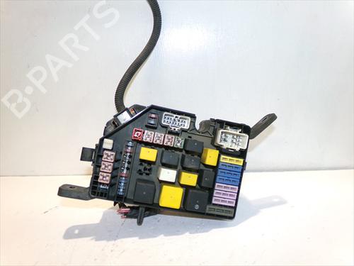 Used Fuse box Fuse box 37602810 37602810