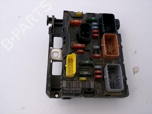 Used Fuse box Fuse box 34428905 34428905