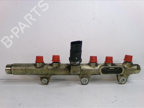 Used Injection rail Injection rail FIAT STILO (192_) 1.9 JTD (192_XE1A) (115 hp) 25835670 25835670
