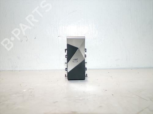 Højre fortil elrude kontakt Højre fortil elrude kontakt DS DS 3 / DS 3 CROSSBACK (UR_, UC_, UJ_) 1.2 PureTech 130 (URHNSS) (131 hp) 37437844 37437844