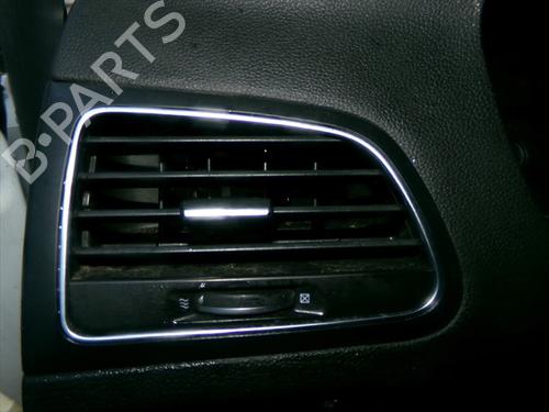 Used Air vent RENAULT MEGANE IV Hatchback (B9A/M/N_) 1.5 Blue dCi 115 (B9A6) (116 hp) 32208083