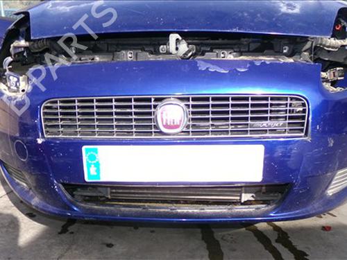 Used Front bumper Front bumper FIAT GRANDE PUNTO (199_) 1.3 D Multijet (199.AXD11, 199.AXD1A, 199.AXD1B,... (90 hp) 33423168 33423168
