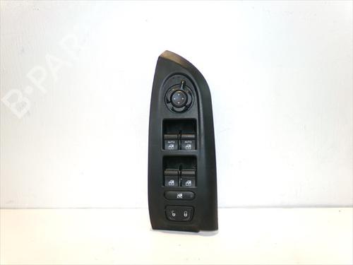 left-front-window-switch-fiat-500x-334_-2014-37282390 main image