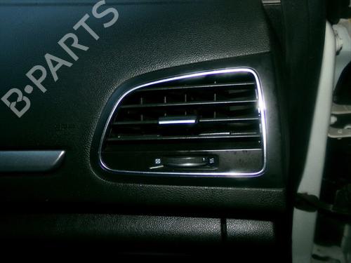 air-vent-renault-megane-iv-hatchback-b9amn_-2015-32208082 main image