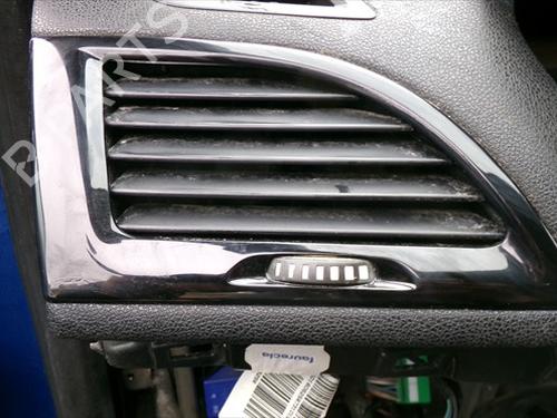 Used Air vent Air vent RENAULT MEGANE III Grandtour (KZ0/1) 1.5 dCi (KZ09, KZ0D, KZ1G, KZ29, KZ14, KZ1W, KZ10, KZ1F,... (110 hp) 33265587 33265587