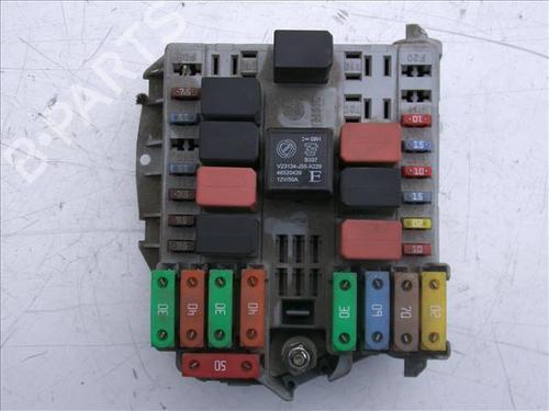 Used Fuse box Fuse box FIAT LINEA (323_, 110_) 1.6 D Multijet (105 hp) 24859458 24859458