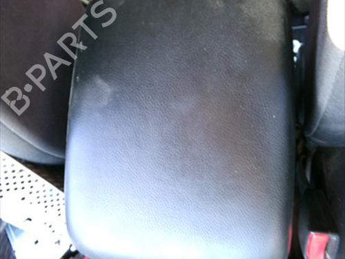 Bracciolo centrale Bracciolo centrale SUZUKI GRAND VITARA II (JT, TE, TD) 1.9 DDiS All-wheel Drive (JT419, TD44, JB419WD, JB419XD,... (129 hp) 35975794 35975794