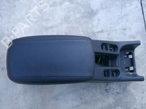 Used Armrest / Center console Armrest / Center console ROVER 400 II (RT) 420 Di (105 hp) 33265888 33265888