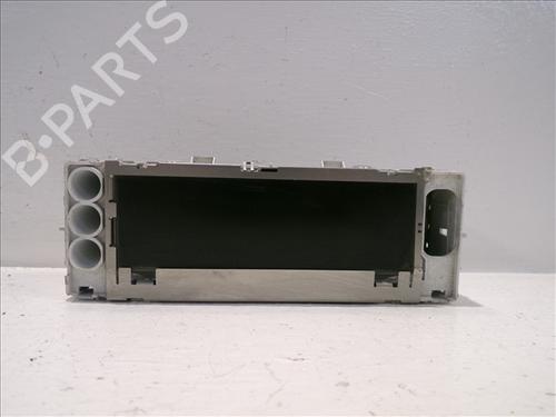display-monitor-renault-megane-iii-hatchback-bz01_-b3_-2008-24568916 main image