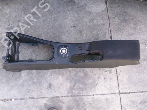 Used Armrest / Center console Armrest / Center console RENAULT MEGANE III Grandtour (KZ0/1) 1.5 dCi (KZ09, KZ0D, KZ1G, KZ29, KZ14, KZ1W, KZ10, KZ1F,... (110 hp) 33264968 33264968