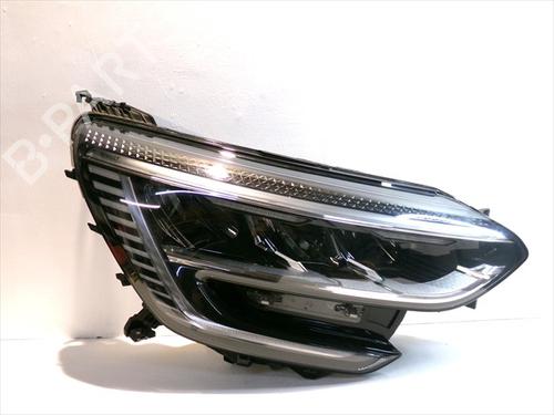 Used Right headlight RENAULT MEGANE IV Hatchback (B9A/M/N_) 1.5 Blue dCi 115 (B9A6) (116 hp) 32185415