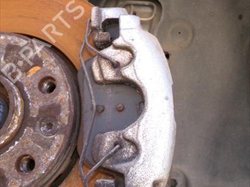 Used Right front brake caliper Right front brake caliper RENAULT MEGANE III Grandtour (KZ0/1) 1.5 dCi (KZ09, KZ0D, KZ1G, KZ29, KZ14, KZ1W, KZ10, KZ1F,... (110 hp) 33264990 33264990