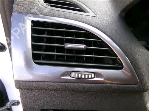 air-vent-renault-megane-iii-hatchback-bz01_-b3_-2008-29052288 main image