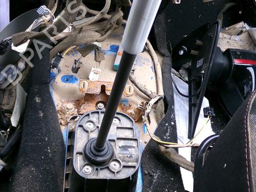 Used Gear lever Gear lever DACIA SANDERO II TCe 90 (B8M1, B8MA, B8AC) (90 hp) 25596554 25596554