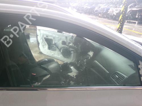 Used Front right door window Front right door window 32208100 32208100