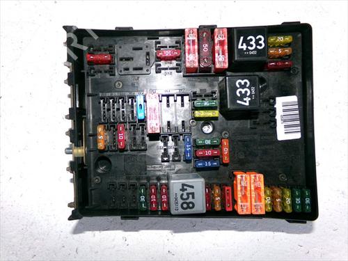 Caixa de fusíveis AUDI A3 (8P1) 2.0 TDI (136 hp) 32111090