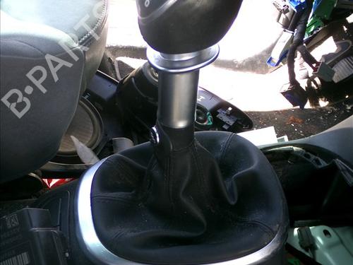 Used Gear lever Gear lever FIAT 500L (351_, 352_) 1.6 D Multijet (199LYD1B) (105 hp) 33422828 33422828