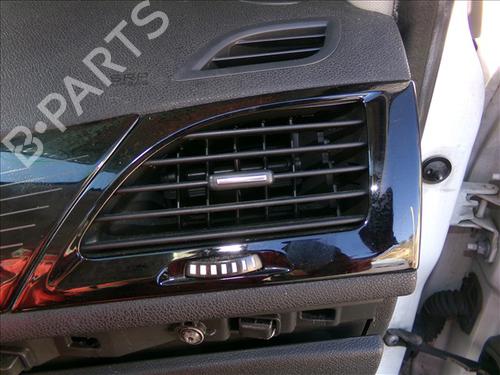 air-vent-renault-megane-iii-hatchback-bz01_-b3_-2008-30966475 main image