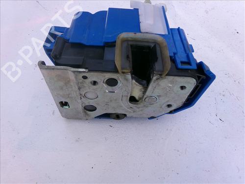 front-right-lock-fiat-500l-351_-352_-2012-33422791 main image