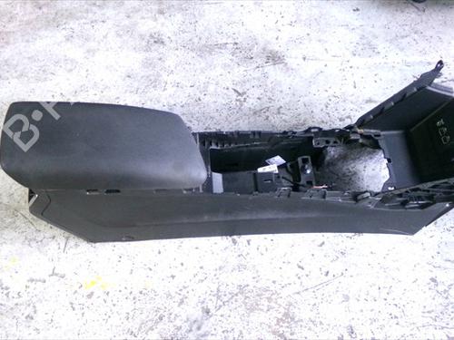 Used Armrest / Center console Armrest / Center console RENAULT MEGANE IV Hatchback (B9A/M/N_) 1.5 Blue dCi 115 (B9A6) (116 hp) 32208088 32208088
