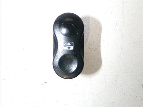 Used Right front window switch Right front window switch DACIA SANDERO 1.5 dCi (68 hp) 31942772 31942772