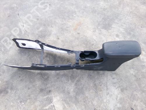 Used Armrest / Center console Armrest / Center console KIA RIO III (UB) 1.25 CVVT (86 hp) 31847751 31847751