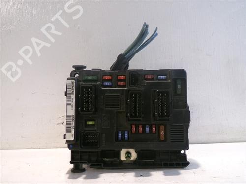 Used Fuse box Fuse box 39262687 39262687
