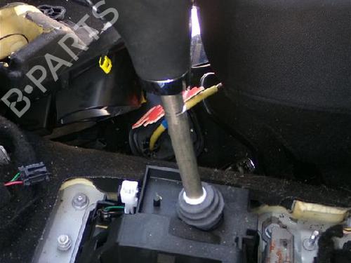 Used Gear lever Gear lever RENAULT CAPTUR I (J5_, H5_) 0.9 TCe 90 (90 hp) 31082393 31082393