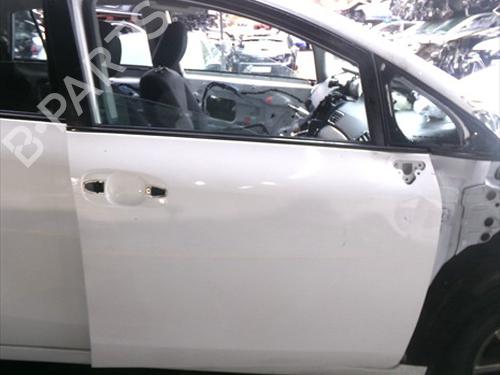 Used Right front door TOYOTA VERSO (_R2_) 2.0 D-4D (AUR20_, AUR20R) (124 hp) 32084121