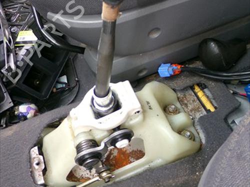 Used Gear lever KIA CARENS I MPV (FC, FJ) 2.0 CRDi (140 hp) 31353420
