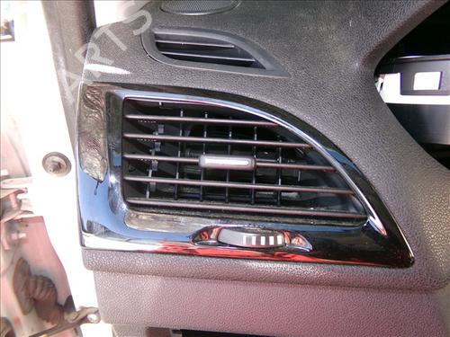 air-vent-renault-megane-iii-hatchback-bz01_-b3_-2008-30966476 main image