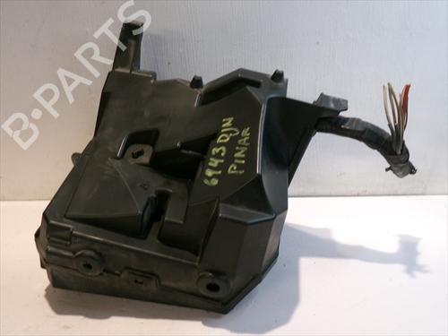 Used Fuse box Fuse box RENAULT SCÉNIC II (JM0/1_) 1.9 dCi (JM0G, JM12, JM1G, JM2C) (120 hp) 40597682 40597682