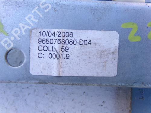 Elevalunas trasero derecho PEUGEOT 207 (WA_, WC_) 1.4 HDi (68 hp) 31241944