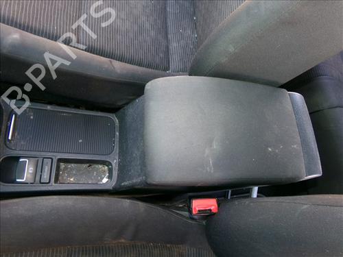 Used Armrest / Center console Armrest / Center console VW TIGUAN (5N_) 2.0 TDI (110 hp) 30764063 30764063
