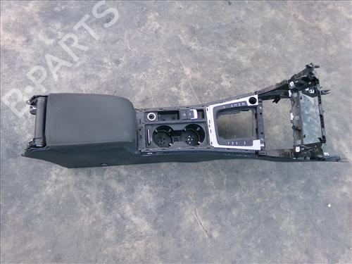 Used Armrest / Center console Armrest / Center console VW GOLF VII Variant (BA5, BV5) 1.6 TDI (105 hp) 33422931 33422931